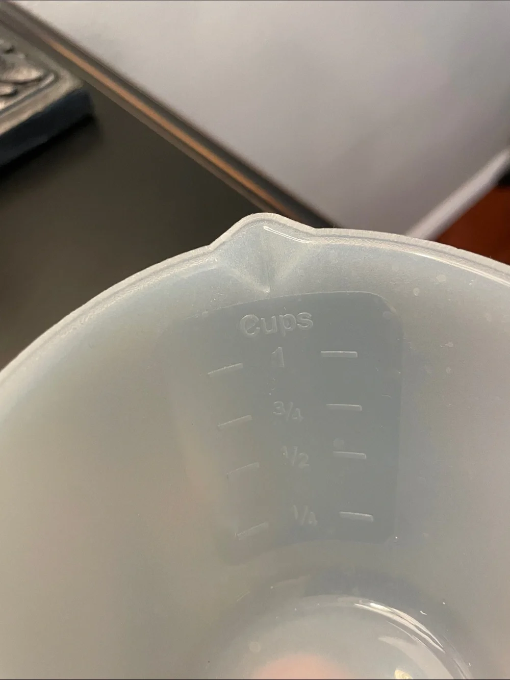 Like New The Pampered Chef Set of 3 Silicone Prep Measuring Bowls with Lids